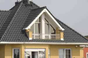 Haus mit Dachgiebelfenster>